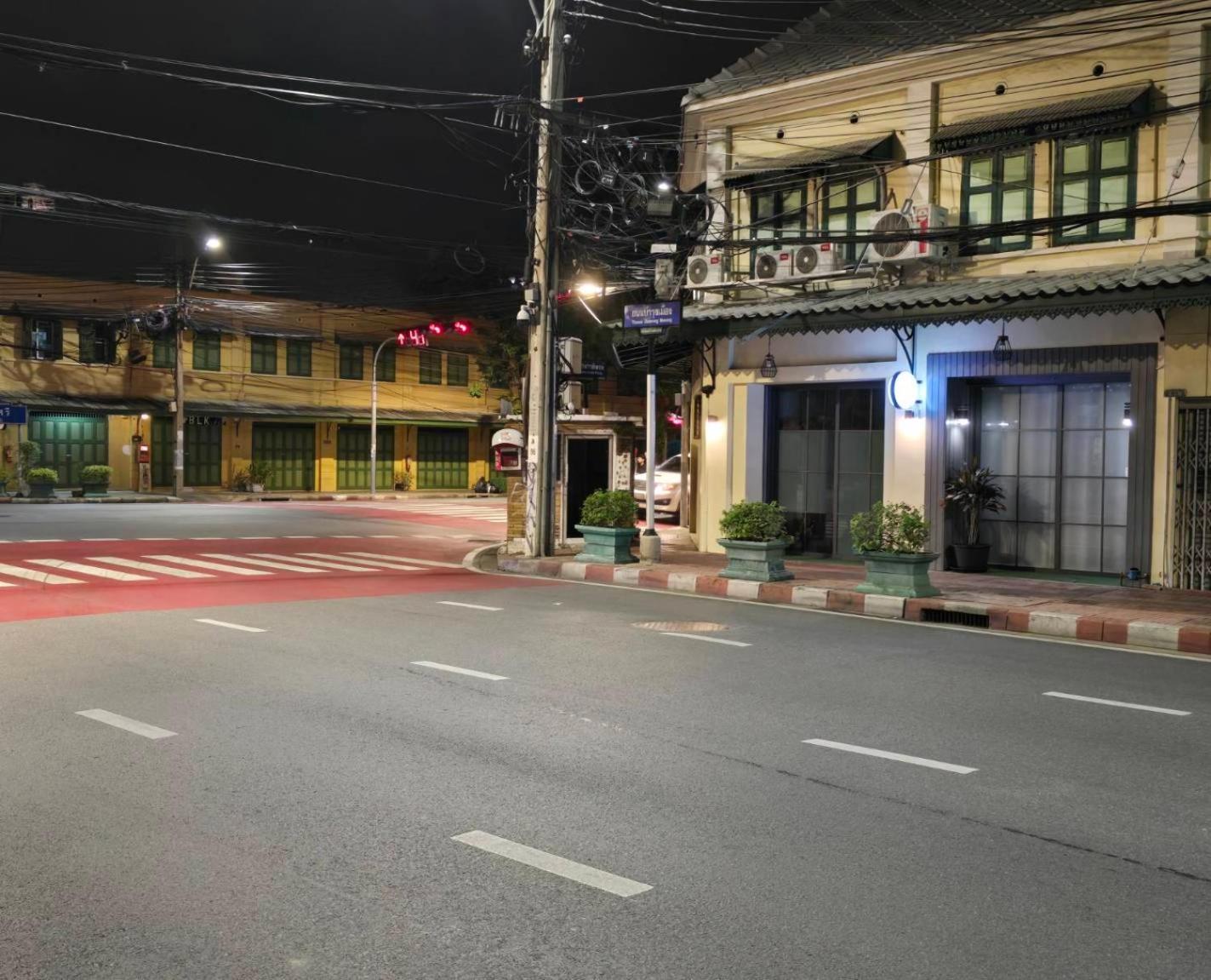 Victory Place Bangkok Exteriör bild